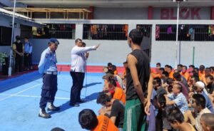 Kadivpas Wilayah Lampung Beri Arahan Petugas Rutan dan Warga Binaan Sekaligus Razia Kamar Hunian