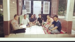 Peningkatan Pengamanan, Babinkamtibmas Kunjungi Pos Ronda Puri Anggrek Kota Serang